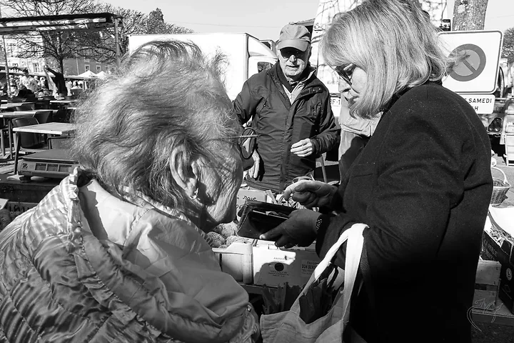 Jour de march&eacute; &agrave; Chauvigny - Photo n°4